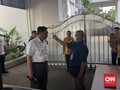 Paspampres Cek Suhu Tubuh Tamu yang Masuk Istana Presiden