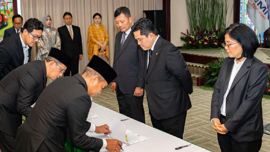 Menteri BUMN Erick Thohir melantik dua Pejabat Pimpinan Tinggi Madya atau setingkat Eselon I.