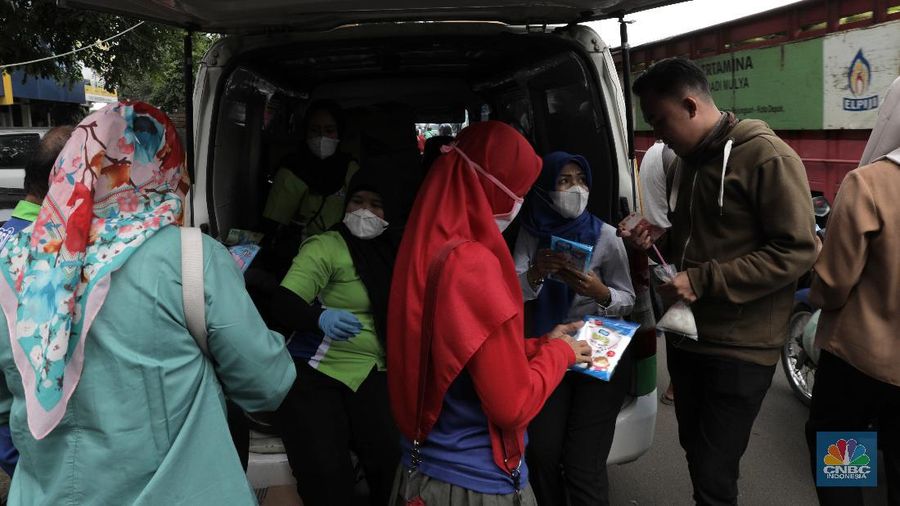 Masker makin langka dan mahal. Warga berburu masker murah di Depok. Berikut rangkuman berita fotonya.