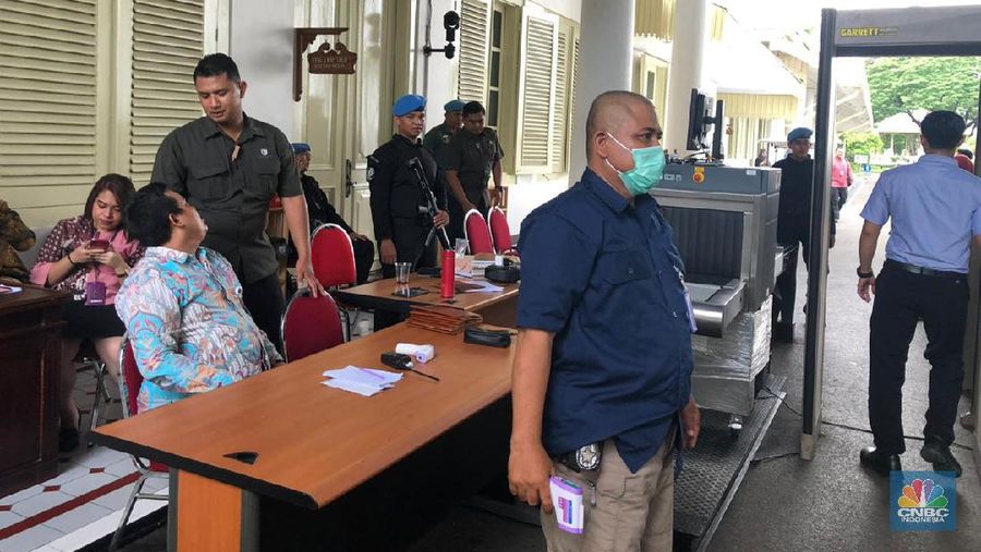 Imam Besar Masjid Istiqlal Jakarta Prof KH Nasaruddin Umar menyatakan bahwa aktivitas ibadah Shalat Jumat berjamaah di masjid tersebut ditiadakan.