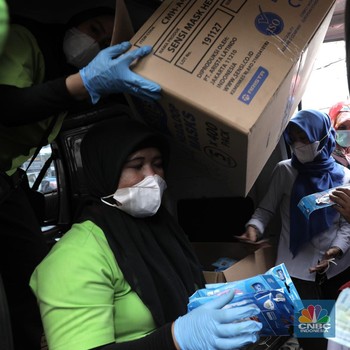 Intip Warga Depok Berburu Masker Murah