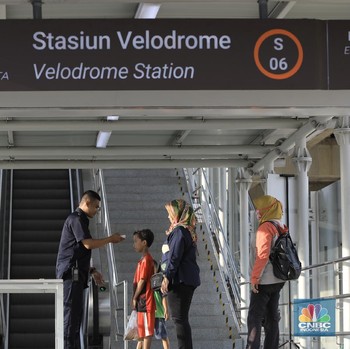 Melihat Pencegahan Penyebaran Virus Corona di LRT Jakarta