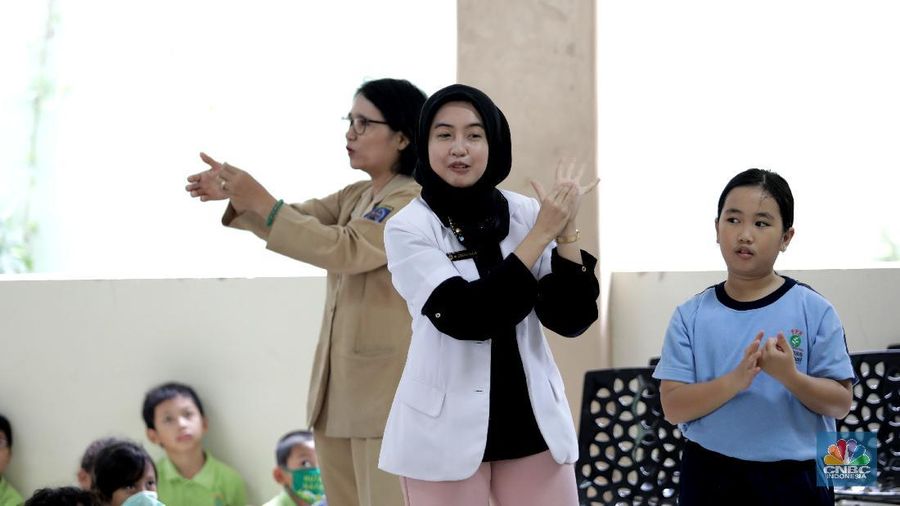 Sekolah Tunas Global Depok memiliki enam alat thermoscreening.