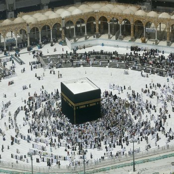 Melihat Kembali Sepinya Mekkah karena Corona