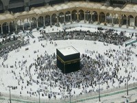 Melihat Kembali Sepinya Mekkah karena Corona