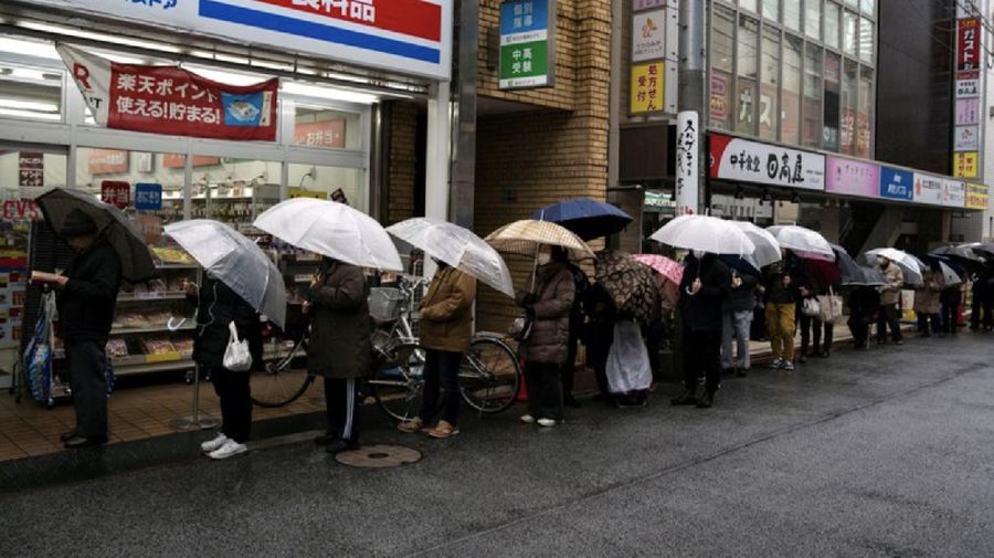 Panic buying landa dunia karena corona.