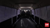 Bagian interior cukup bisa mengakomodir barang bawaan. DFSK Gelora E listrik akan masuk ke segmen kendaraan komersial ringan. (CNN Indonesia/Adhi Wicaksono)