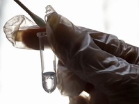 Hampir 100 Ribu Kasus, Adakah Vaksin Obat Corona?
