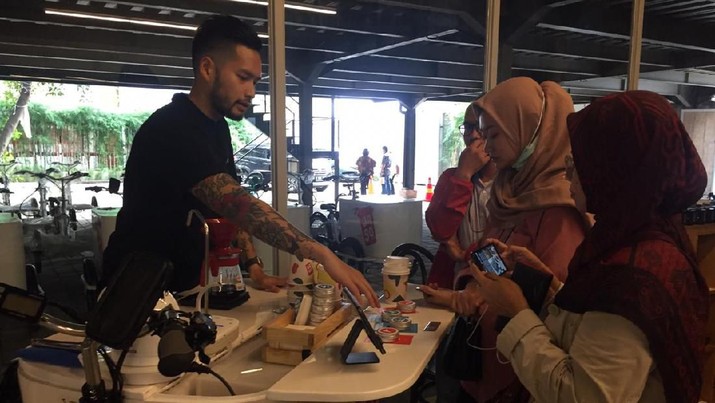 Kopi Jago, Cara Menikmati Kopi Keliling Zaman Now Ini kabar baik bagi para pecinta kopi di tanah air. Pasalnya, kini bisa menikmati kopi keliling yang menawarkan kopi Arabica murni. Namanya Kopi Jago.