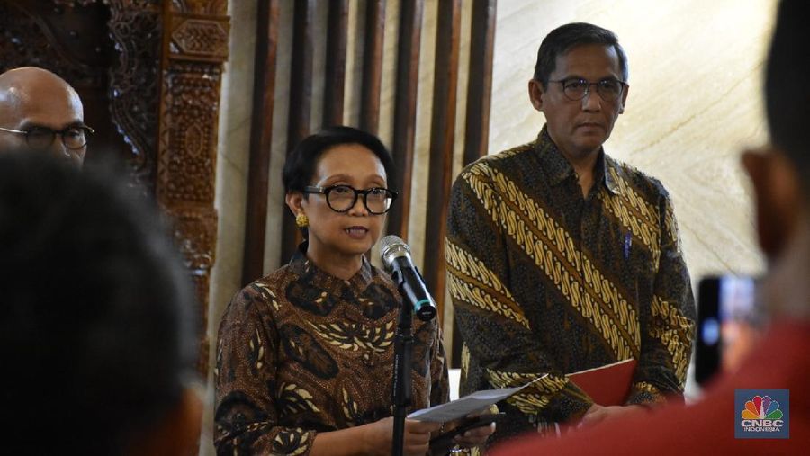 Pemerintah Jokowi membuat aturan baru guna menekan penyebaran Covid-19.