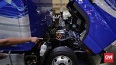 Fuso menghadirkan kendaraan komersial bertenaga listrik. Baterai yang menyalurkan daya ke motor listrik diletakkan di bawah 'kepala' kendaraan.