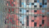Aksi kontroversial Robert ini bukan yang pertama kali dilakukan. Tahun lalu, ia memanjat gedung pencakar langit di Hong Kong, Malaysia, hingga Inggris. (AP Photo/Joan Mateu)