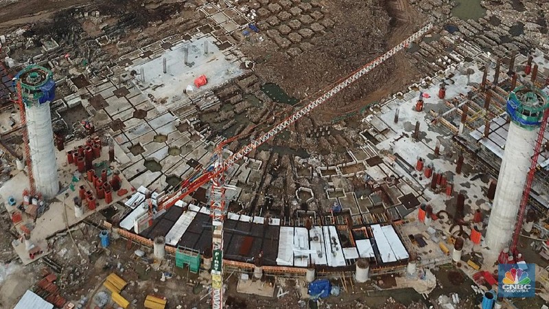 Melihat proyek pembangunan Jakarta International Stadium (JIS) atau Stadion Bersih, Manusiawi, dan Wibawa (BMW) di kawasan Papanggo, Tanjung Priok.