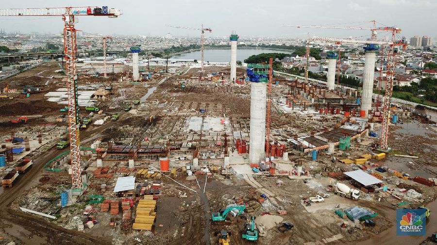 Melihat proyek pembangunan Jakarta International Stadium (JIS) atau Stadion Bersih, Manusiawi, dan Wibawa (BMW) di kawasan Papanggo, Tanjung Priok.