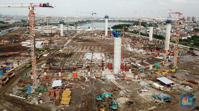 Melihat proyek pembangunan Jakarta International Stadium (JIS) atau Stadion Bersih, Manusiawi, dan Wibawa (BMW) di kawasan Papanggo, Tanjung Priok.