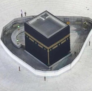 Sunyi dan Sepi.... Penampakan Saat Ka'bah Disterilkan