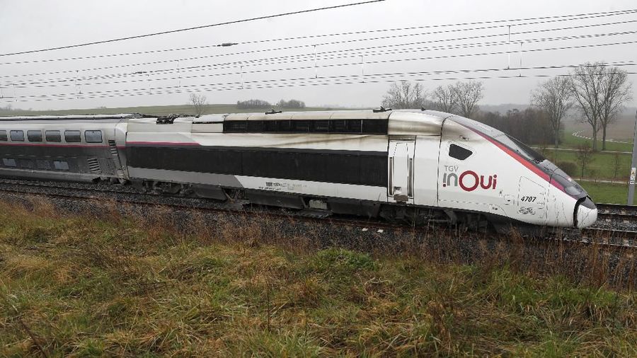 Kereta berkecepatan tinggi tergelincir di Prancis timur dan membuat 21 orang terluka