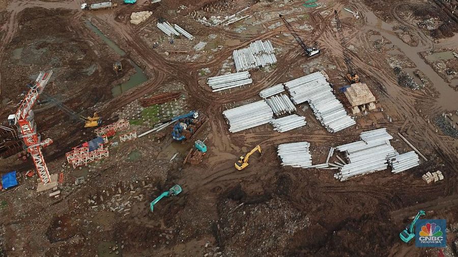 Melihat proyek pembangunan Jakarta International Stadium (JIS) atau Stadion Bersih, Manusiawi, dan Wibawa (BMW) di kawasan Papanggo, Tanjung Priok.