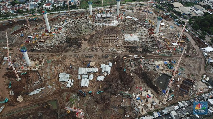 Melihat proyek pembangunan Jakarta International Stadium (JIS) atau Stadion Bersih, Manusiawi, dan Wibawa (BMW) di kawasan Papanggo, Tanjung Priok.