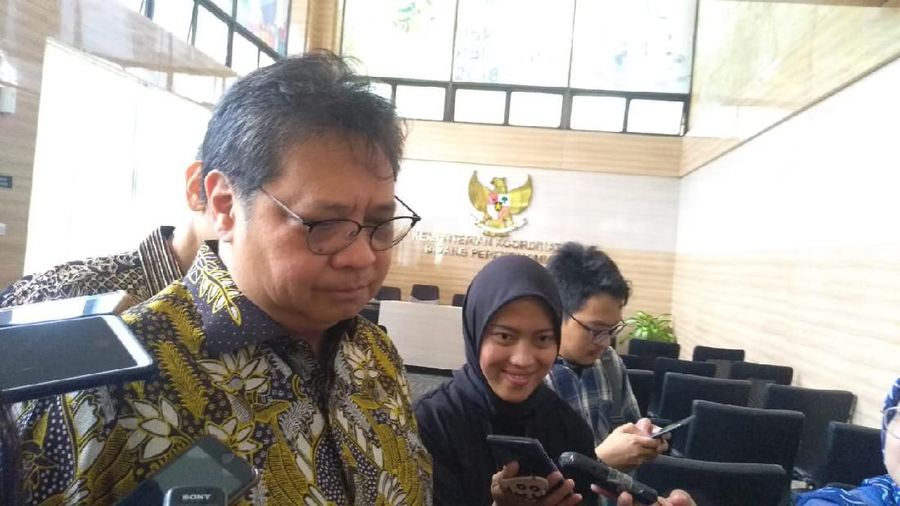 Airlangga sebut sosialisasi omnibus law ke kalangan profesional harus ditingkatkan.