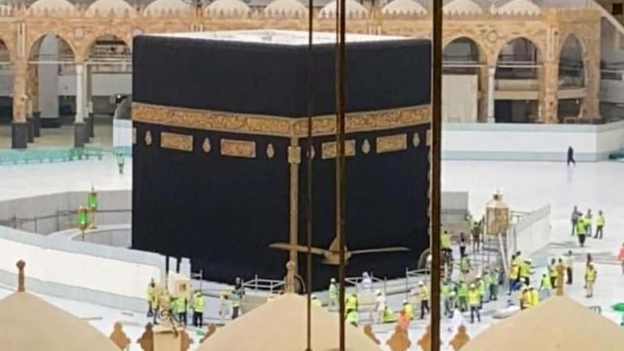 Wabah virus corona juga meneror kawasan Masjidil Haram. Kakbah sempat dikosongkan pada Kamis (5/3). (Dok: Haramain Info)