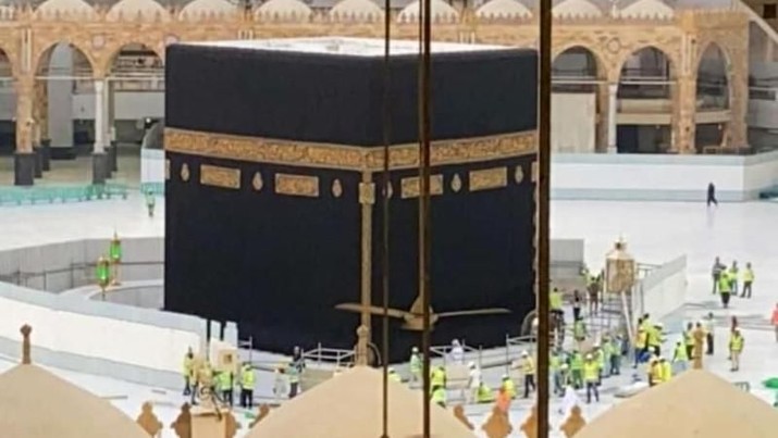 Wabah virus corona juga meneror kawasan Masjidil Haram. Kakbah sempat dikosongkan pada Kamis (5/3). (Dok: Haramain Info) Wabah virus corona juga meneror kawasan Masjidil Haram. Kakbah sempat dikosongkan pada Kamis (5/3). (Dok: Haramain Info)