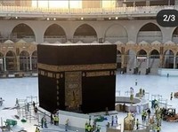 Intip Cara Staf Masjidil Haram Percantik Ka'bah Saat Ramadan
