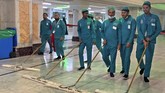 Dua masjid suci ditutup sejam setelah salat Isya dan dibuka kembali satu jam sebelum salat Subuh untuk dibersihkan dan disterilisasi. (HAITHAM EL-TABEI / AFP)