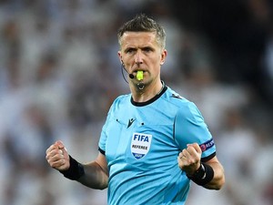 Kartu Biru akan Diperkenalkan di Sepakbola, Begini Fungsinya