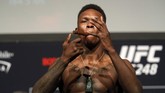 Israel Adesanya menjalani 18 laga di dunia MMA tanpa terkalahkan. Sebanyak 14 di antaranya terjadi lewat kemenangan KO/TKO (Steve Marcus/Las Vegas Sun via AP)