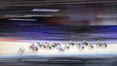 Para atlet wanita tampil pada Kejuaraan Dunia Sepeda di Berlin, Jerman, Minggu (1/3). (Sebastian Gollnow/dpa via AP)