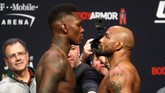 Duel Israel Adesanya lawan Yoel Romero di UFC 248 punya rasio tinggi untuk berakhir KO karena keduanya punya presentase KO/TKO yang menakjubkan. (Steve Marcus/Las Vegas Sun via AP)