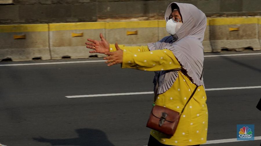 Hari Bebas Kendaraan Bermotor atau Car Free Day Jakarta tetap berlangsung di tengah isu infeksi Virus Corona di Indonesia.
