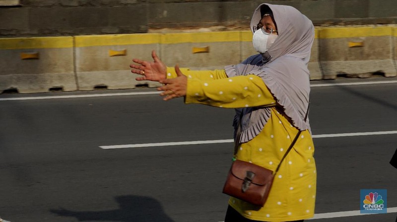 Hari Bebas Kendaraan Bermotor atau Car Free Day Jakarta tetap berlangsung di tengah isu infeksi Virus Corona di Indonesia.