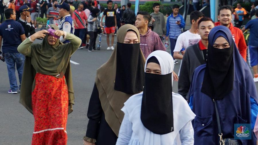 Hari Bebas Kendaraan Bermotor atau Car Free Day Jakarta tetap berlangsung di tengah isu infeksi Virus Corona di Indonesia.