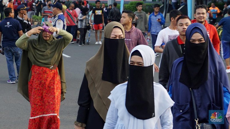 Hari Bebas Kendaraan Bermotor atau Car Free Day Jakarta tetap berlangsung di tengah isu infeksi Virus Corona di Indonesia.