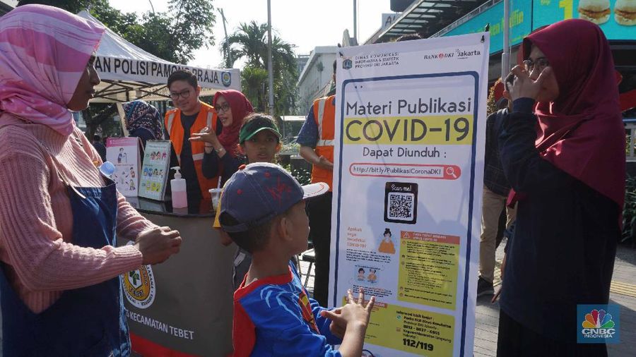 Aktivitas CFD di Bundaran HI (HI) Ditengah Ancaman Virus Corona (CNBC Indonesia/Muhammad Sabki)
