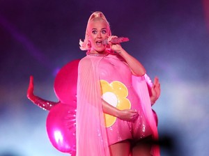 Katy Perry Simpan Hasil Tes Kehamilan di Dekat Telinga Legolas Orlando Bloom