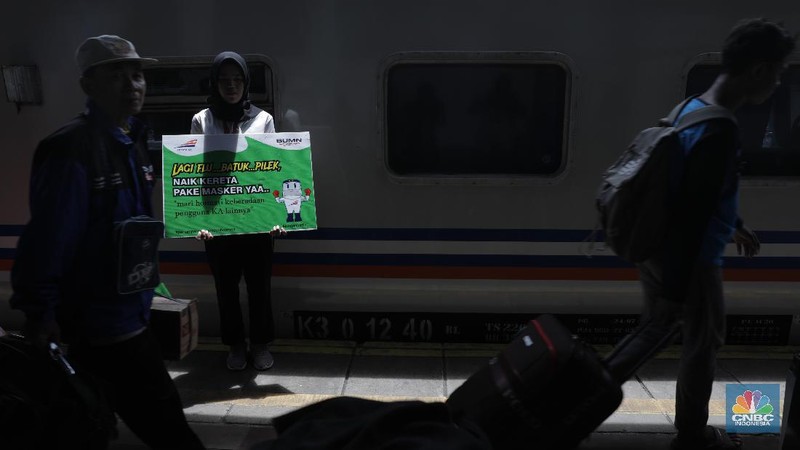 PT KAI mengimbau bagi warga yang mengalami gejala flu, batuk, dan pilek agar menggunakan masker saat menaiki kereta.