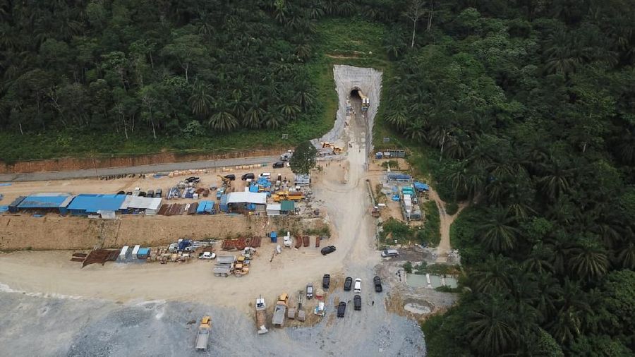 Proyek PLTA Asahan 3 yang digarap PLN akan mengalihkan aliran air Sungai melewati terowongan (Headrace Tunnel) sepanjang 8 km membelah Bukit Barisan di Sumatera Utara. (Dok. PLN)