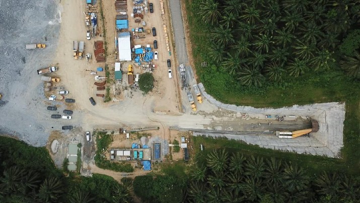 Proyek PLTA Asahan 3 yang digarap PLN akan mengalihkan aliran air Sungai melewati terowongan (Headrace Tunnel) sepanjang 8 km membelah Bukit Barisan di Sumatera Utara. (Dok. PLN)