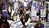Hari Perempuan Sedunia di Prancis diperingati dengan aksi unjuk rasa. (AP Photo/Thibault Camus)