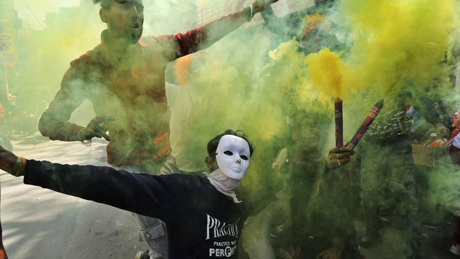 Bagi masyarakat Hindu India, Festival Holi atau yang dikenal dengan Festival Warna menjadi ajang untuk saling berbagi cinta.