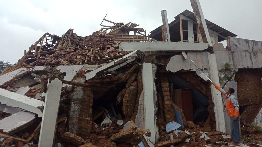 Gempa merusak sejumlah rumah dan belum ada laporan jatuhnya korban jiwa.