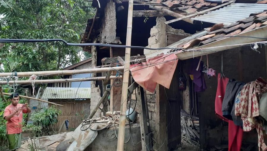 Gempa merusak sejumlah rumah dan belum ada laporan jatuhnya korban jiwa.