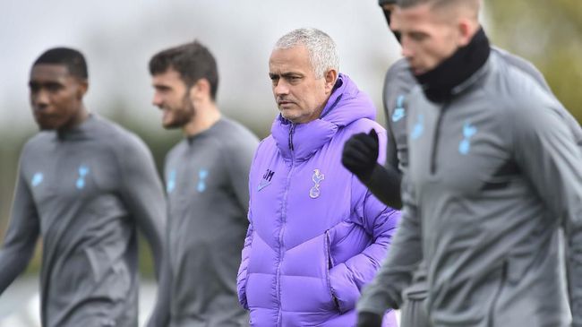 Tottenham Kritik Latihan Mourinho yang Abaikan Jaga Jarak