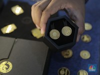 Buruh Masih Mogok Total, Emas Global & Emas Antam Melesat!