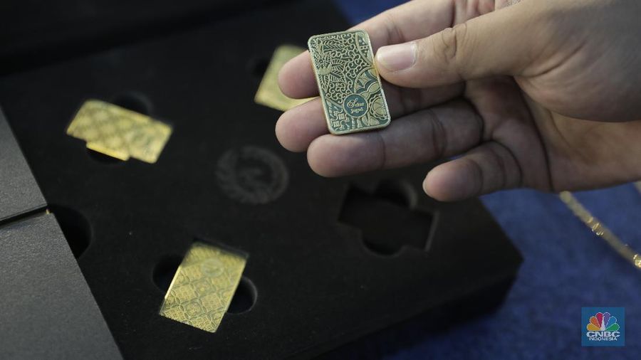 Harga emas logam mulia Antam naik 0,81% sebesar Rp 7.000 menjadi Rp 869.000/gram