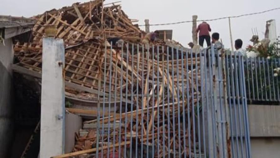 Kerusakan Gempa dengan magnitudo 4,9 yang mengguncang wilayah Sukabumi, Jawa Barat, Senin (10/30) pukul 17.18 WIB. (Dok. BNPB)