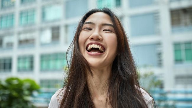 5 Manfaat Tak Pakai Makeup dalam Waktu Lama